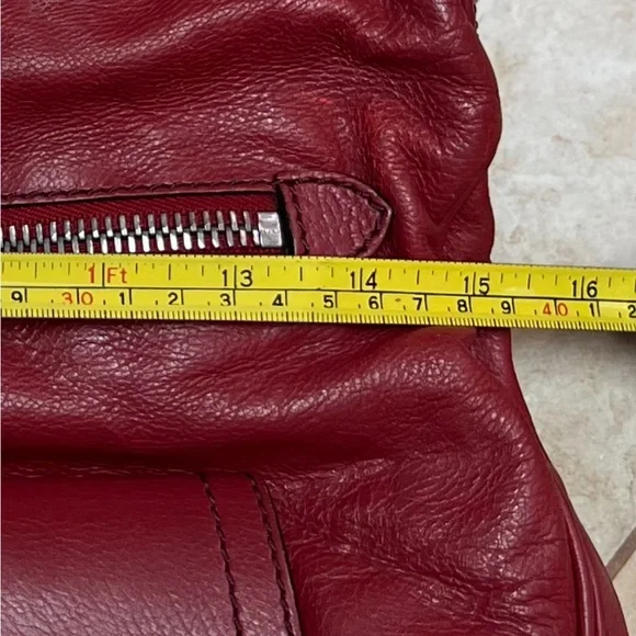 MARC JACOBS MERLOT COLORED BAG! The original MARC JACOBS. Retail over $600 - Picture 14 of 15